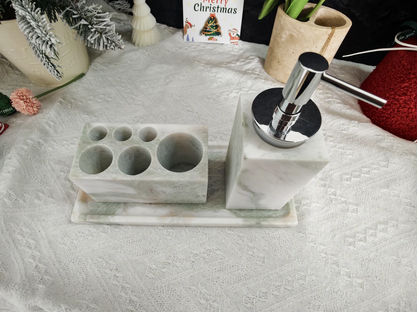 Bathroom accessory set